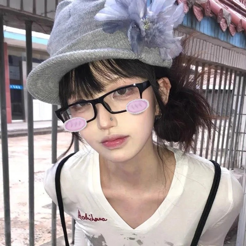 Niedliche Rouge-Brille im Anim – Anime Cosplay Girl Photo Bewertung und Preis